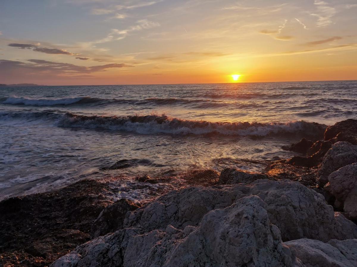 Sungate Villas Almiros Beach Екстер'єр фото